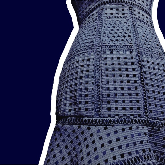 FOREVER NEW lace bodycon peplum hem dress - Picture 7 of 10